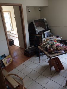 living room clutter 100th